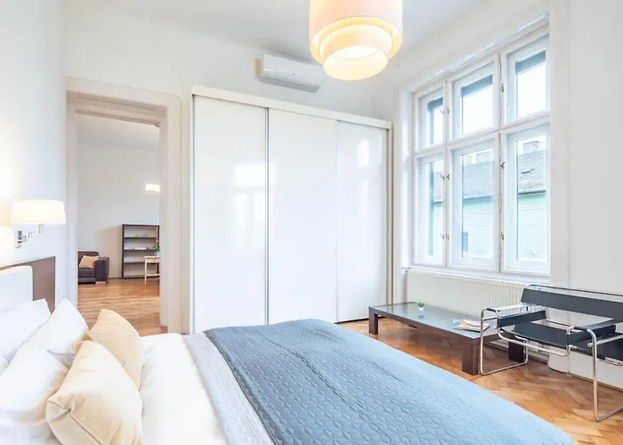Super Large - Super Comfy With Balcony