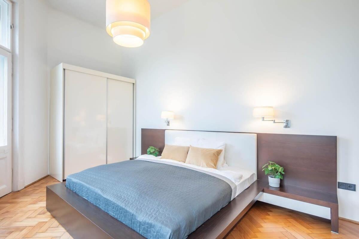 Super Large - Super Comfy With Balcony Apartmán Budapest
