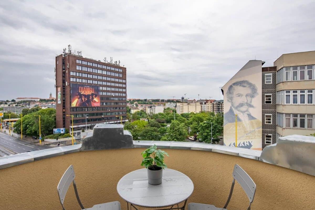 Super Large - Super Comfy With Balcony Apartmán